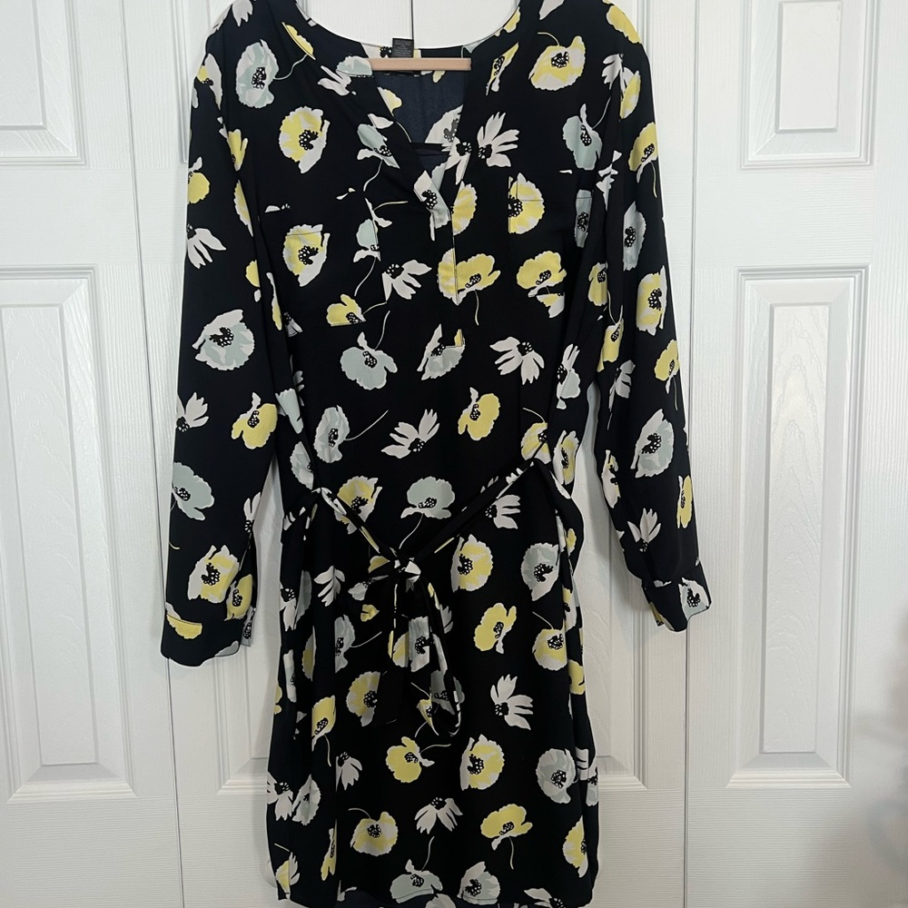 Ann Taylor Factory Dress, Size XL, Blue floral pattern, tie belt